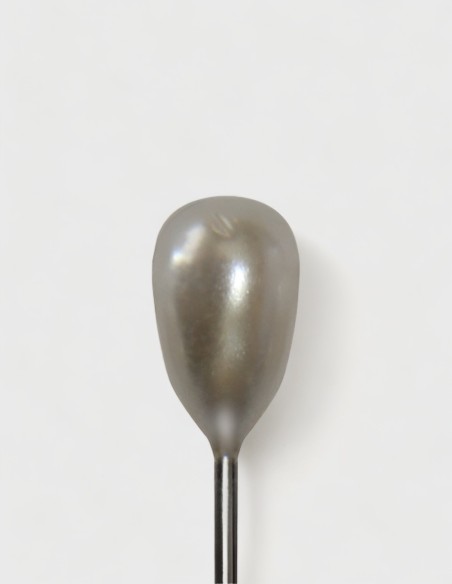 Épingle perle à tête ovale.
