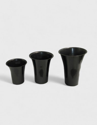 Vase en plastique noir